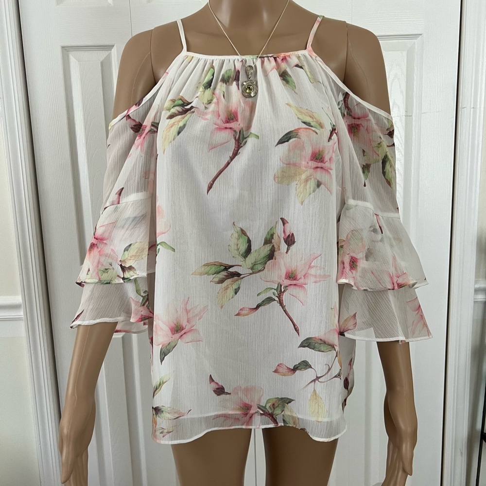 CLICHÉ  NWOT OPEN SHOULDER CHIFFON TOP SIZE M
